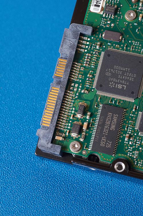 硬盤電路板bios芯片，硬盤電路板bios芯片是哪個