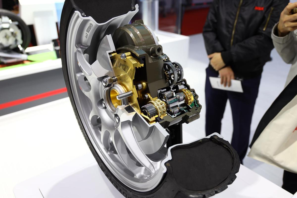 風(fēng)力發(fā)電機(jī)圖片素材，風(fēng)力發(fā)電機(jī)輪轂圖片