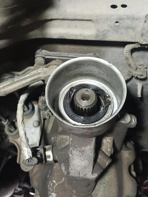 驅動軸油封滲油，驅動軸傳感器壞了是什么表現